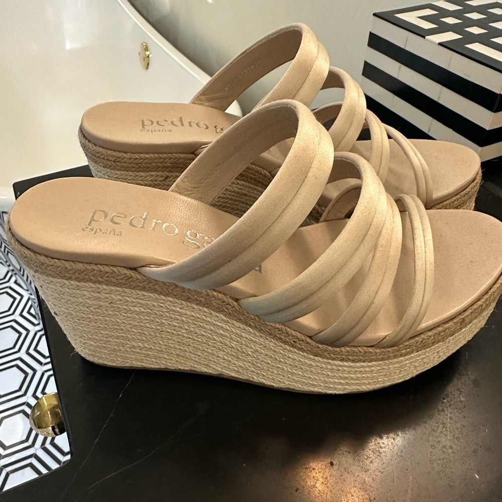Pedro Garcia platform sandal never worn perfect condition